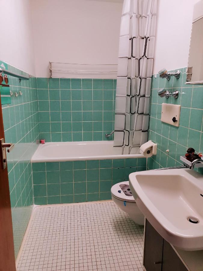 Ferienwohnung Schoene Wohnung 2D-Gebaeude Mit Mini-Garten Schönwalde エクステリア 写真